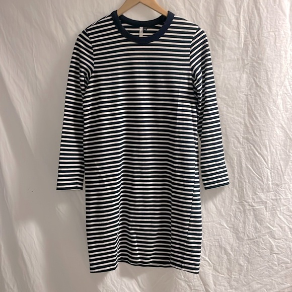 Topshop Dresses & Skirts - Top shop boutique women’s long sleeve sz 6 navy and white striped dress
